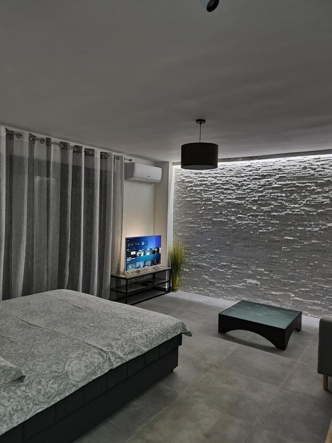 Apartments Vranes Tivat Exteriör bild