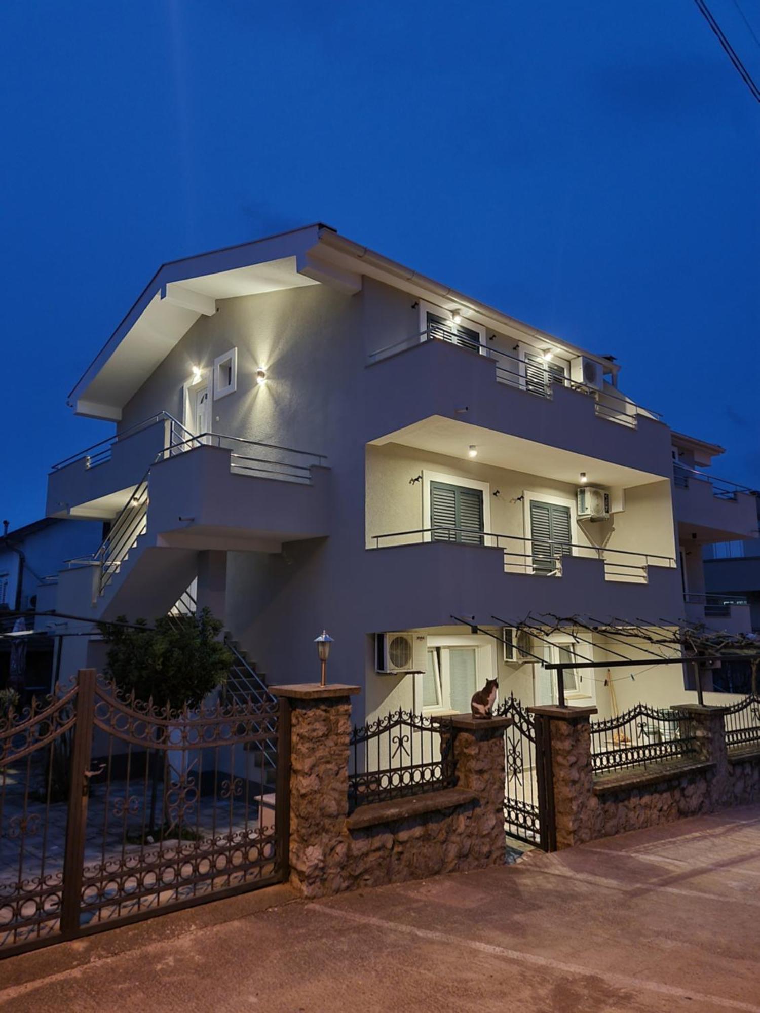 Apartments Vranes Tivat Exteriör bild